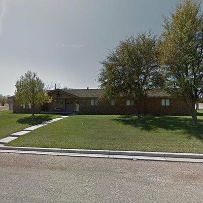 1102 2 Nd St, Plains, TX 79355