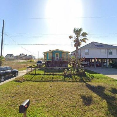 1308 S Live Oak St, Rockport, TX 78382