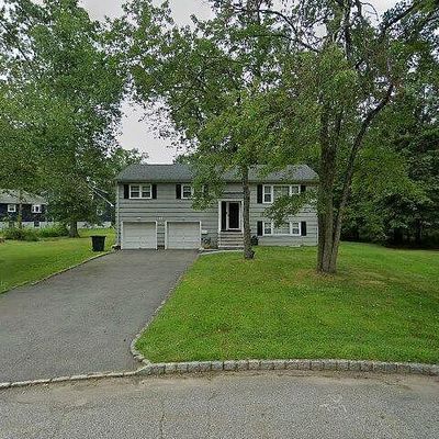 14 Kenneth Ct, Florham Park, NJ 07932