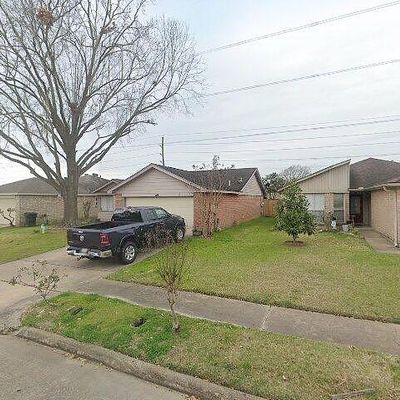 12050 N Youngwood Ln, Houston, TX 77043