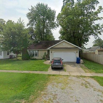 124 E 8 Th St, Flora, IL 62839