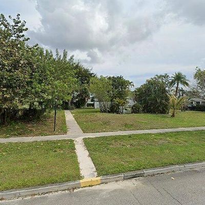 154 West Ct, Royal Palm Beach, FL 33411