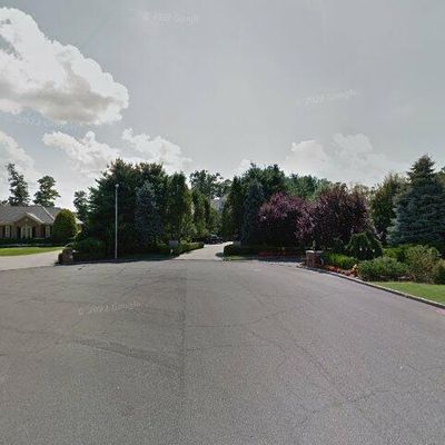 16 Grasmere Ct, Livingston, NJ 07039