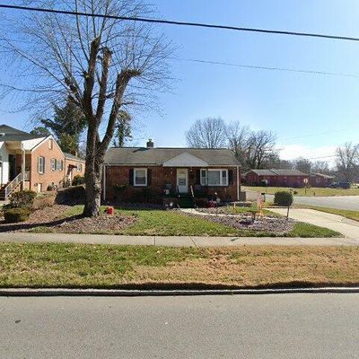 1811 S Benbow Rd, Greensboro, NC 27406