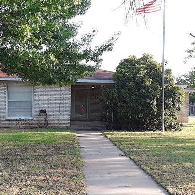 1902 Mansard St, Vernon, TX 76384