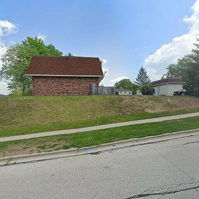 1937 Camden Ln, West Bend, WI 53090