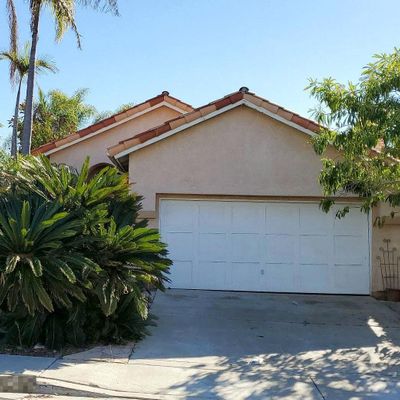 1672 Olympus Loop Dr, Vista, CA 92081