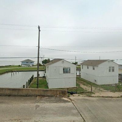 221 E Bayshore Dr, Palacios, TX 77465