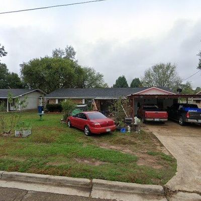 2004 E 1 St St, Mount Pleasant, TX 75455