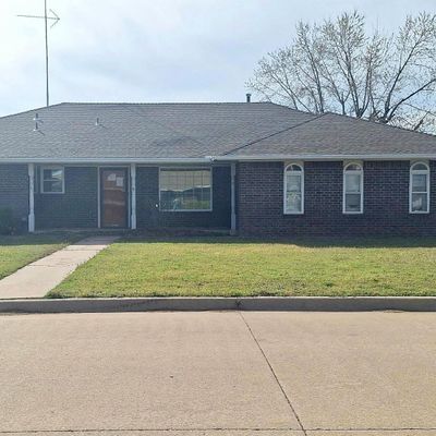 2701 Indian Dr, Enid, OK 73703