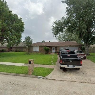 2715 Oakdale Ct, Stafford, TX 77477