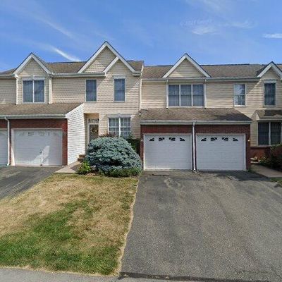 2319 Fox Meadow Dr, Allentown, PA 18104