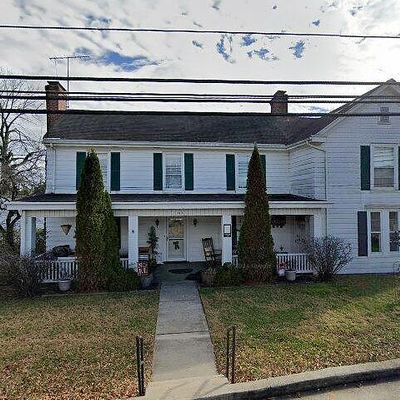 243 S Main St, Amherst, VA 24521