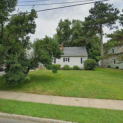 32 Meadow Rd, Clark, NJ 07066