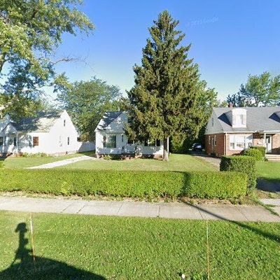 32827 Lake Shore Blvd, Willowick, OH 44095