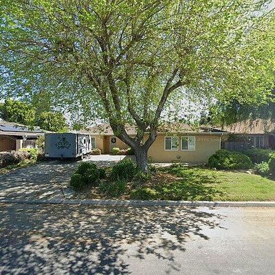 421 Sundance Ln, Madera, CA 93637