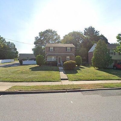 4300 Chandler Dr, Brookhaven, PA 19015