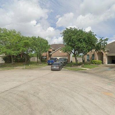 450 Sandstone Creek Ln, Dickinson, TX 77539