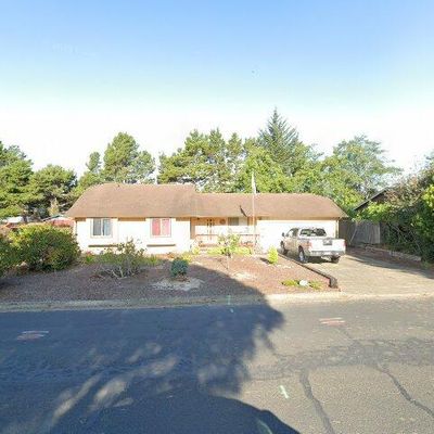 4045 Spruce St, Florence, OR 97439