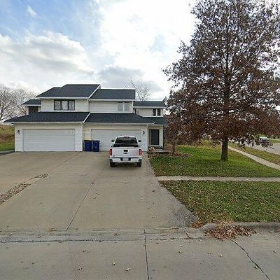 5 Jefferson St, Pella, IA 50219