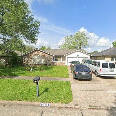 501 Valley Brook Dr, La Porte, TX 77571