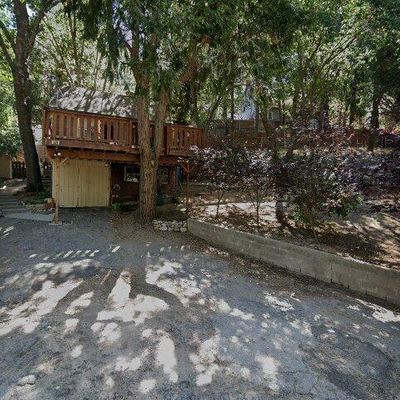 529 Pyramid Dr, Crestline, CA 92325