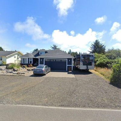 456 Canal Dr Ne, Ocean Shores, WA 98569