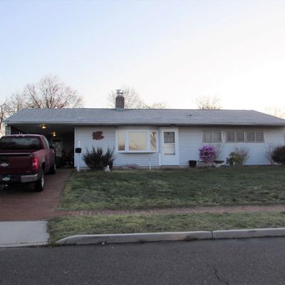 46 Glenwood Ln, Levittown, PA 19055