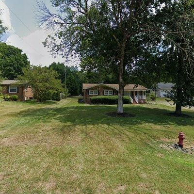 601 Robinhood Rd, Reidsville, NC 27320