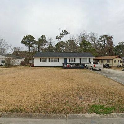 604 Dennis Rd, Jacksonville, NC 28546