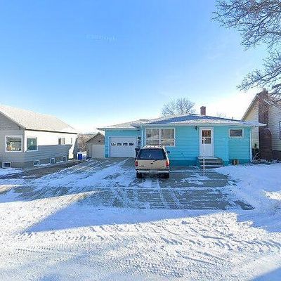 615 Ne 2 Nd St, Linton, ND 58552