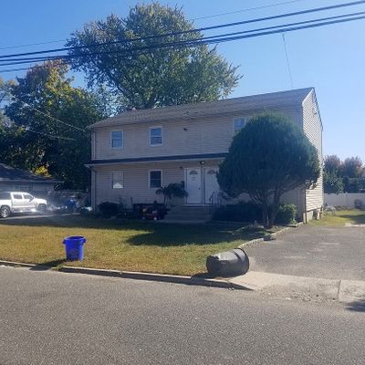 63 E 6 Th St, Huntington Station, NY 11746