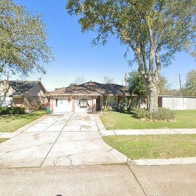 6321 Apache Dr, Pasadena, TX 77503