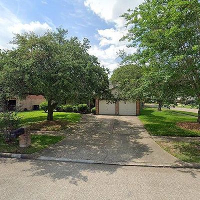 555 Shealy St, Webster, TX 77598