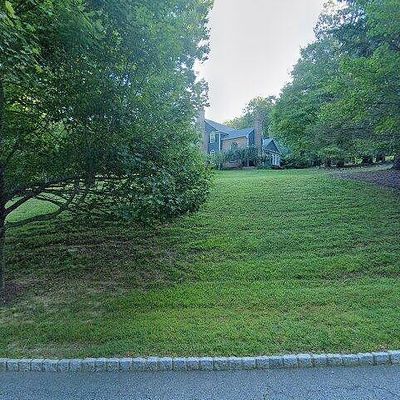 7 Beacon Hill Dr, Chester, NJ 07930