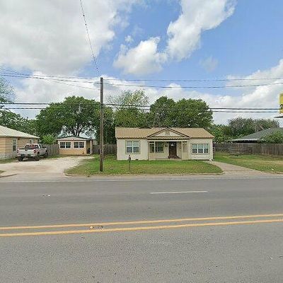 702 S Eagle St, Weimar, TX 78962