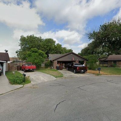 811 Ross Cir, Lockhart, TX 78644