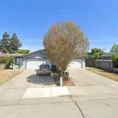 820 Apricot Ln, Hollister, CA 95023