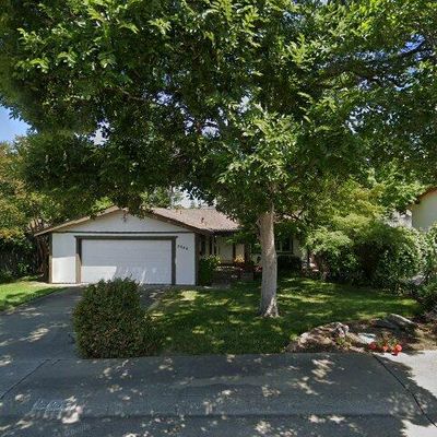 8945 Ramstad Ave, Fair Oaks, CA 95628