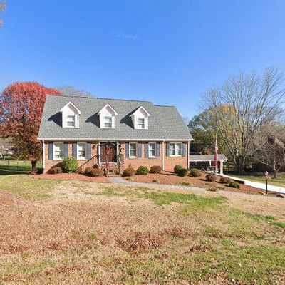 8016 Riverview Dr, Clemmons, NC 27012