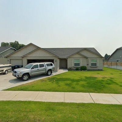 805 S Hamilton Rd, Moses Lake, WA 98837