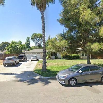 949 W Sierra Madre Ave, Fresno, CA 93705