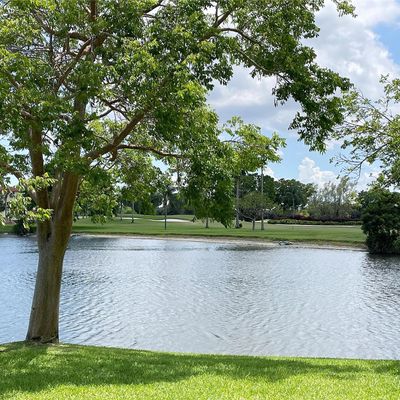 9500 N Hollybrook Lake Dr, Pembroke Pines, FL 33025