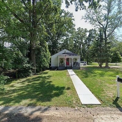 9584 Parkway Drive, Grosse Ile, MI 48138