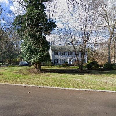 96 Huff Ter, Upper Saddle River, NJ 07458