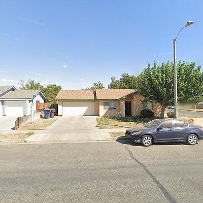 960 N A St, Tulare, CA 93274