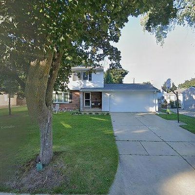 910 Myrtle Ln, Green Bay, WI 54304