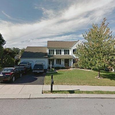 928 Castle Pond Dr, York, PA 17402