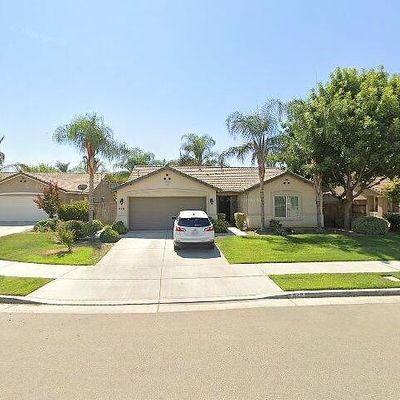 929 W Elkhorn Ct, Visalia, CA 93277