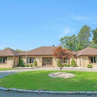 931 Marie Ct, Franklin Lakes, NJ 07417